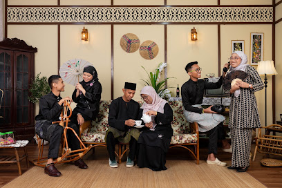 Bendeni Studio - SelfPhoto | Convocation | Family | Professional Photographer, Shah Alam
